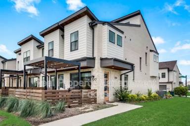 Main picture of 720 Bandera Ct