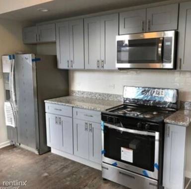 Main picture of 4614 S Lake Park Ave