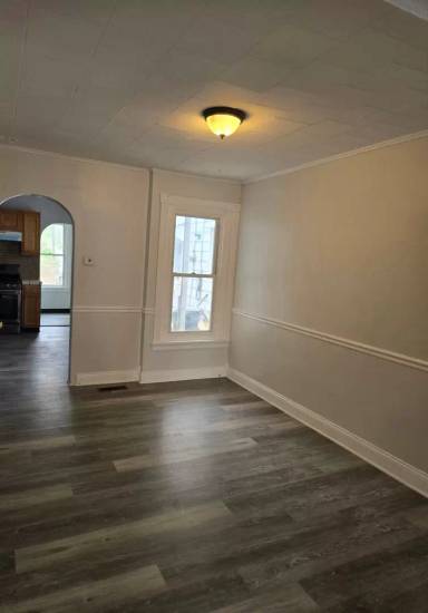 Main picture of 532 W Whitehall St