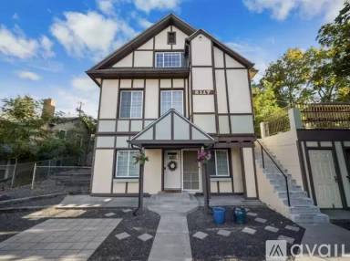 Main picture of 2117 W Riverside Ave