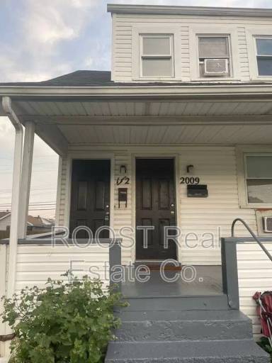 Main picture of 2009 1/2 Sullivant Ave