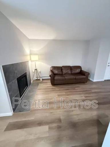 Main picture of 512 E Monroe Dr
