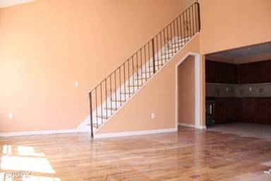 Main picture of 335 Palmetto St