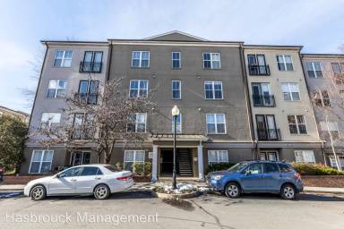 Main picture of 775 Walker Sq
