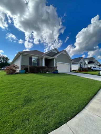 Main picture of 201 Willow Grove Ln