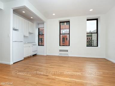 Main picture of 1592 1st Ave