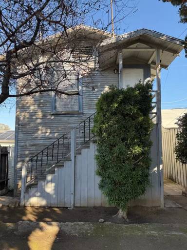 Main picture of 200 1/2 Fillmore St