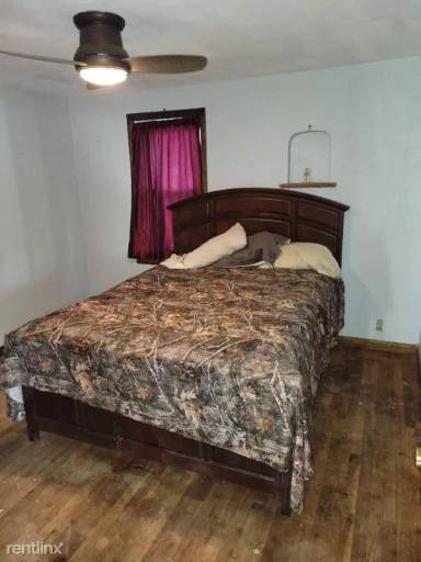 Main picture of 450 E Woodward Ave