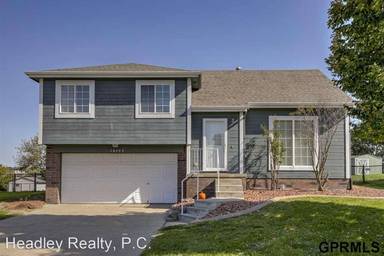 Main picture of 10705 S 17th St