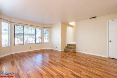 Main picture of 1272 Poplar Ave