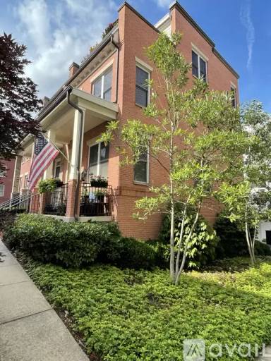 Main picture of 517 Regent Pl NE