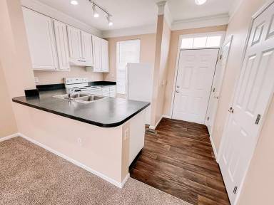 Main picture of Creekside At Taylor Square