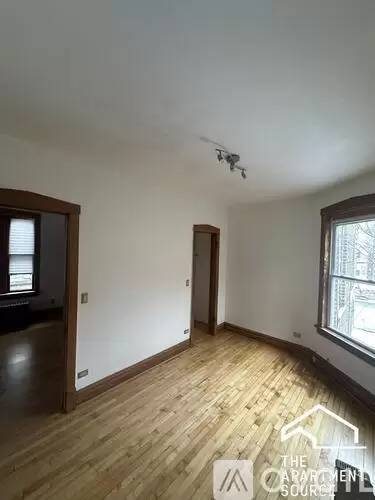 Main picture of 1347 N Ridgeway Ave