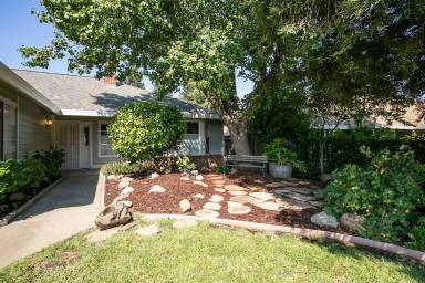 Main picture of 5809 Lincoln Ave