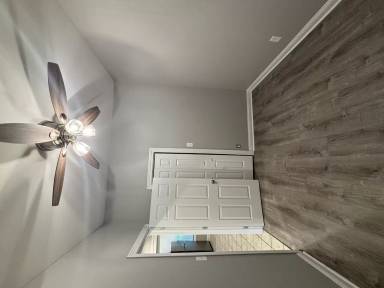 Main picture of 6612 S Rhodes Ave