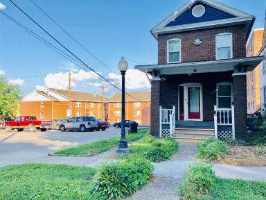 Main picture of 1007 Center St