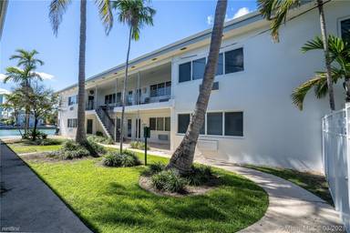 Main picture of 8330 Byron Ave
