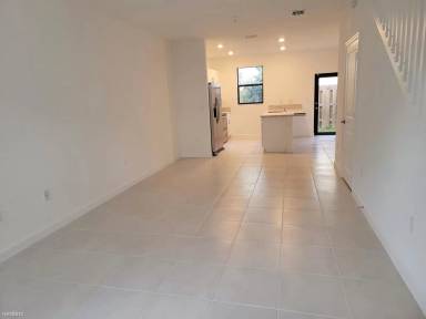 Main picture of 520 SW 19th Ter