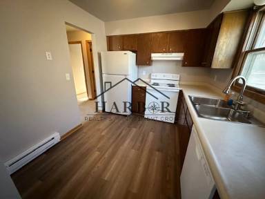 Main picture of 1620 8 1/2 St SE