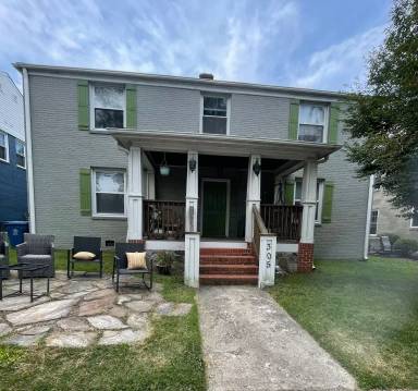 Main picture of 305 W Geer St
