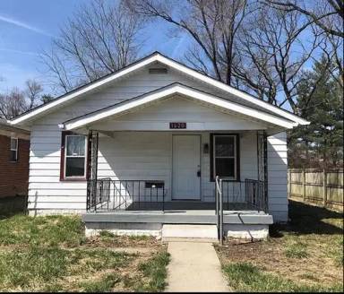 Main picture of 1620 N Gladstone Ave