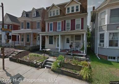Main picture of 220 E Main St
