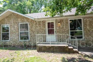 Main picture of 204 Edgewood Dr