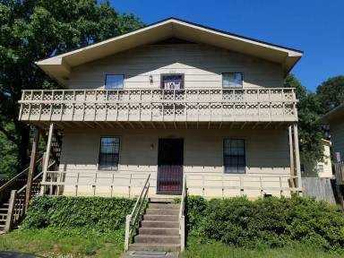 Main picture of 630 N Van Buren St