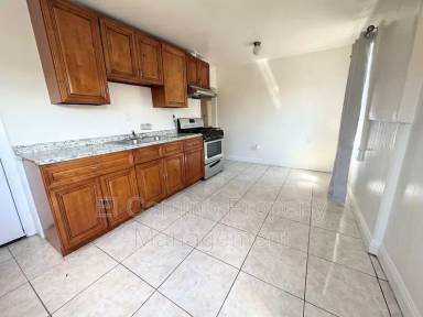 Main picture of 3048 E 64th St