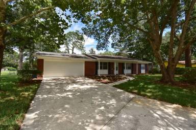 Main picture of 5631 NW 27th Ter