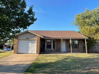 Main picture of 1202 E Maple St