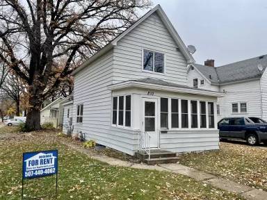 Main picture of 810 3rd Ave NW