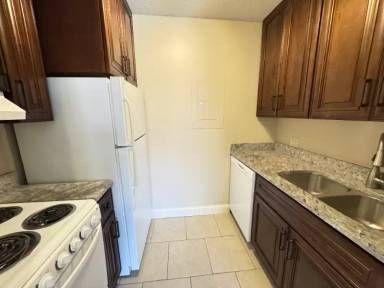 Main picture of 1810 E St