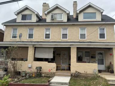 Main picture of 7645 Roslyn St