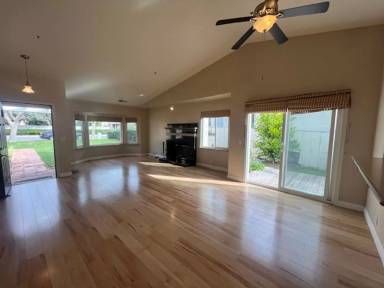 Main picture of 4361 Poinsettia St