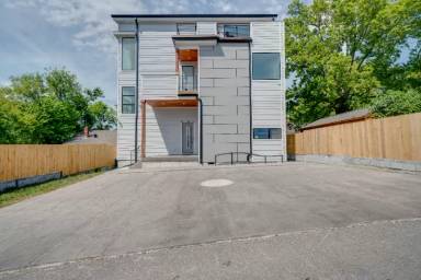 Main picture of 1015 Summit Ave