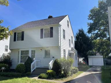 Main picture of 18408 Maple Heights Blvd