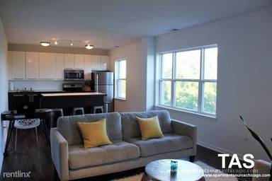 Main picture of 1544 W Glenlake Ave Apartments