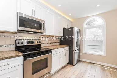 Main picture of 100 Victoria Dr
