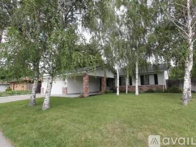 Main picture of 9734 Treetop Dr