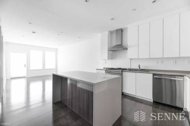 Main picture of 2 W 6th St