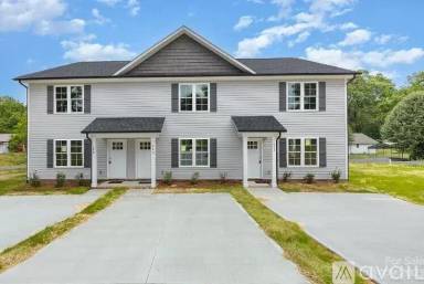 Main picture of 604 W 8th St