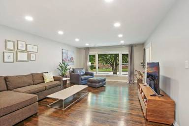 Main picture of 500 W Pacific Ave