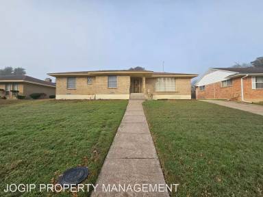 Main picture of 5915 Fox Hill Ln