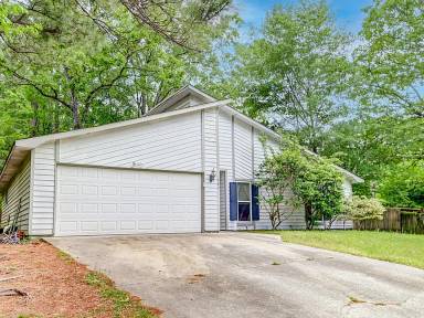Main picture of 303 Canaberry Cir