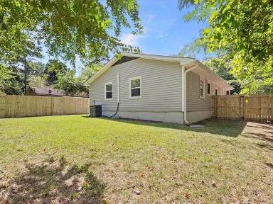 Main picture of 1201 Bacon St