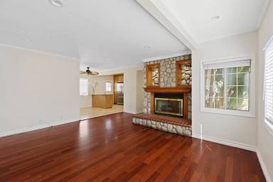 Main picture of 19500 Kittridge St