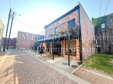 Main picture of 112 W Knox St