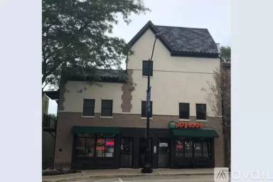 Main picture of 622 N Milwaukee Ave