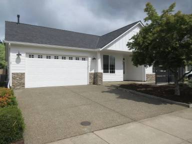 Main picture of 917 Pioneer Dr